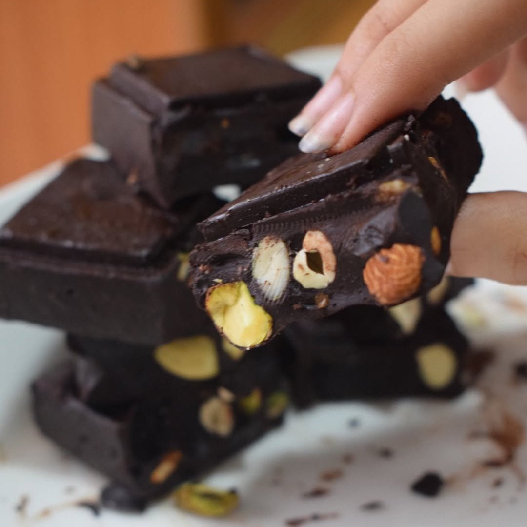 NUTTY DARK BAR CHOCOLATE | THECHOCOLATEDAZE