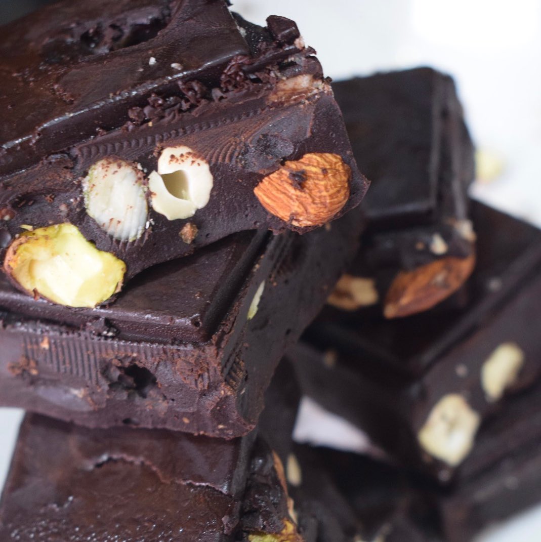 NUTTY DARK BAR CHOCOLATE | THECHOCOLATEDAZE